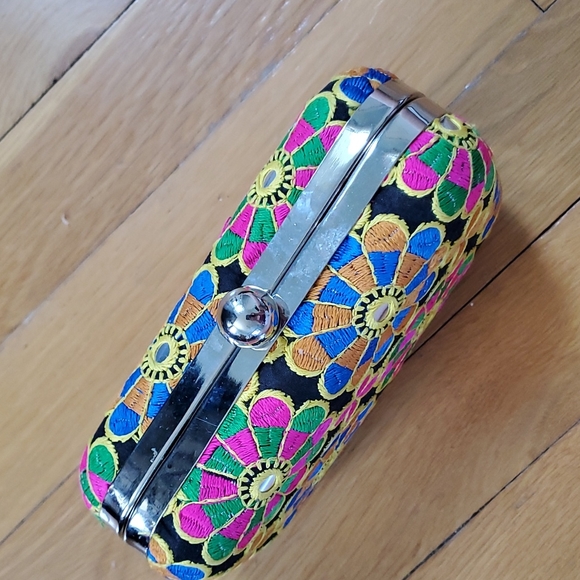 Embroidered Purse - Picture 3 of 5